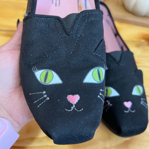 TOMS Classic Black Glow in the Dark Glitter Kitty Slip-ons - Picture 4 of 12